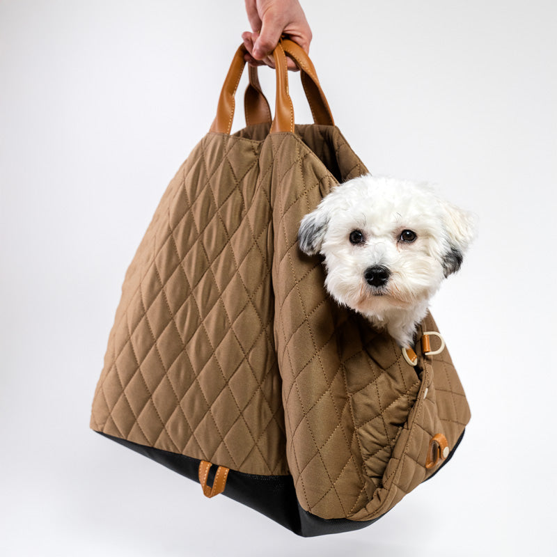 2-in-1 quilted dog bag that turns into a comfortable car bed in water-repellent nylon